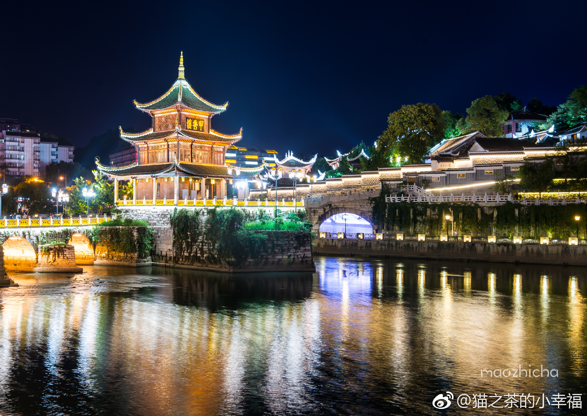 🏯 甲秀楼
